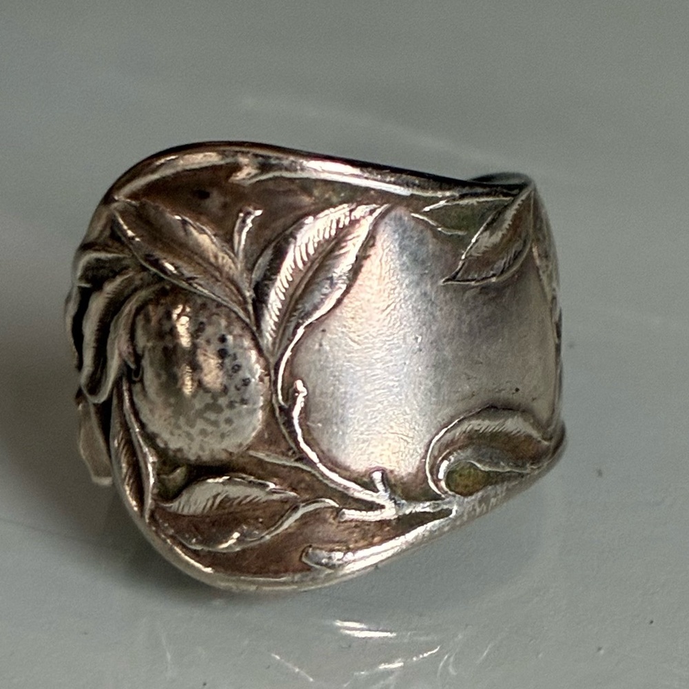 Vintage Unique Silver Spoon Ring With Fruit and Leaf design Details Size 10